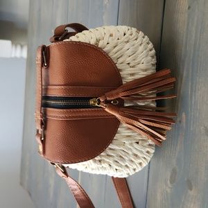 Straw and leather crossbody purse